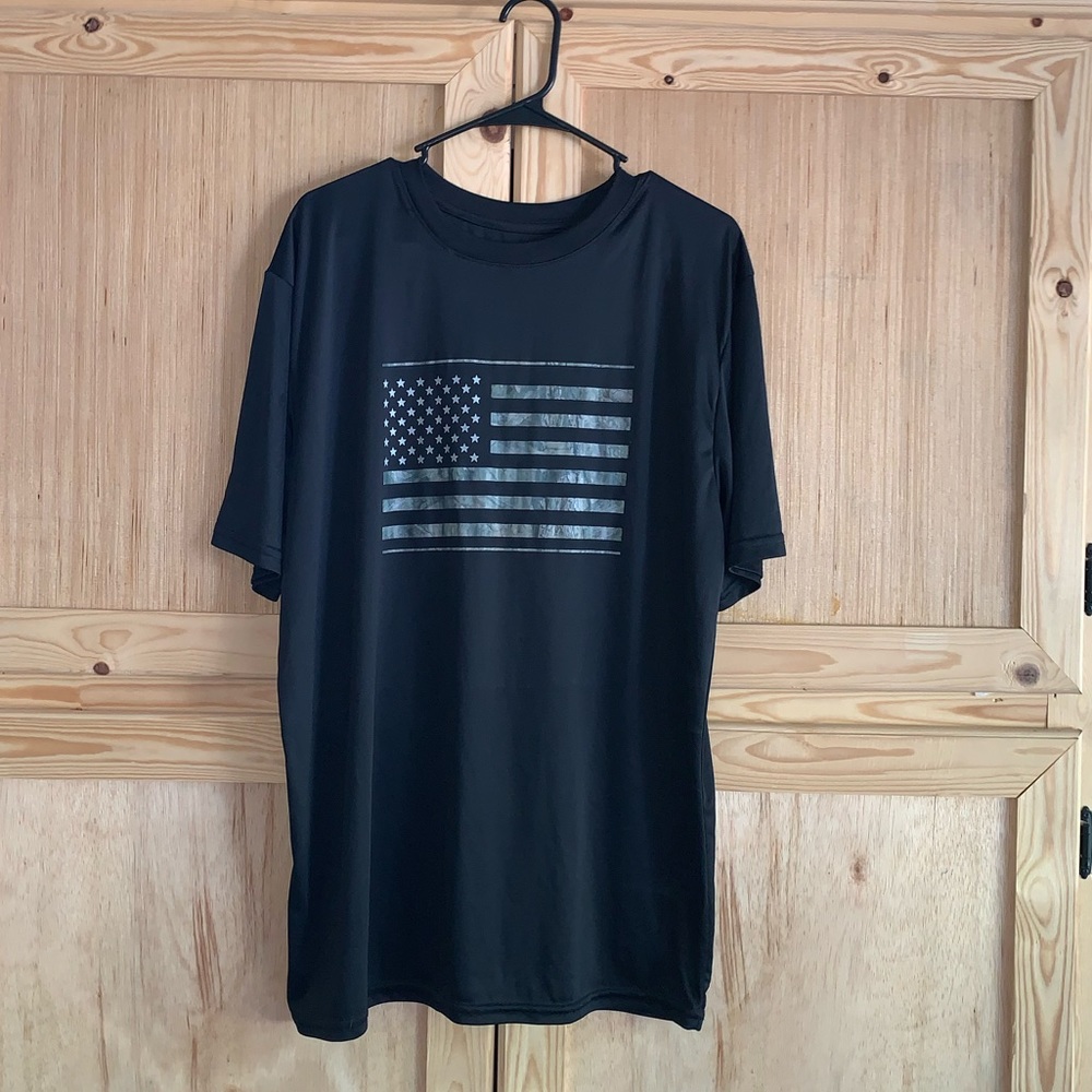 Mossy Oak black “camouflage flag” graphic shirt size XL